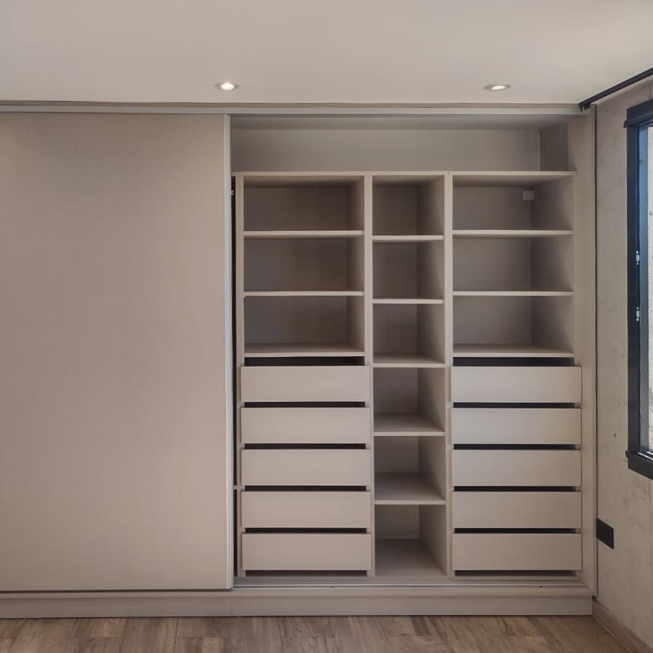 Conjunto de vestidores y placards en duplex