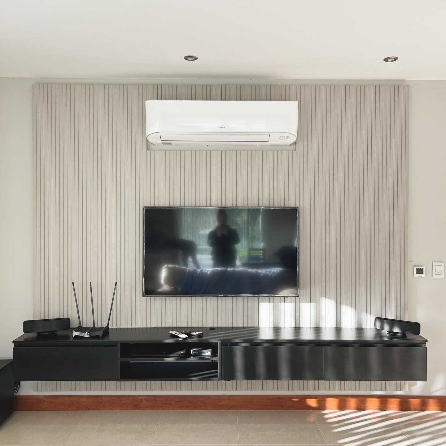 Mueble de TV, laqueado al 100%
